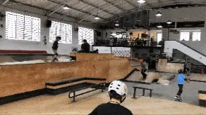 Breve vídeo meu Raphael Pereira andando de skate